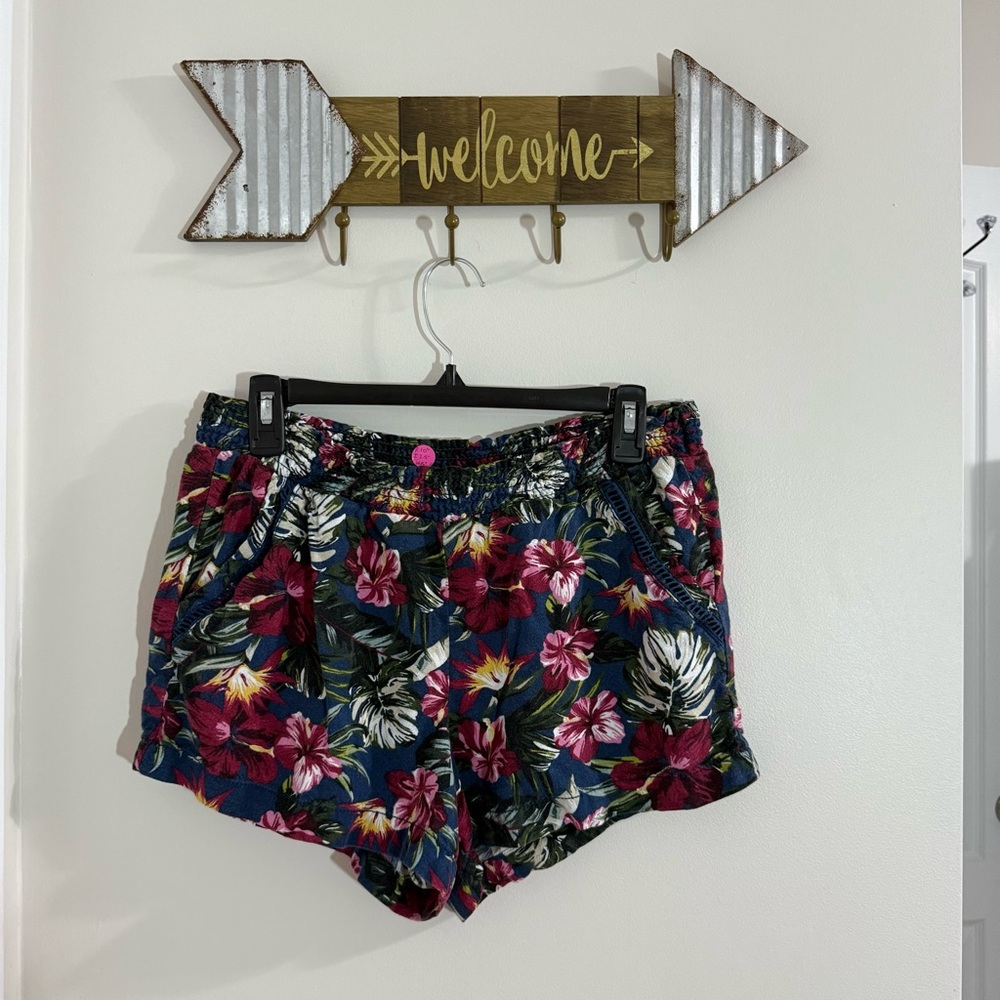 April Kiss Tropical Floral Women's Shorts Size Medium with 2.5” inseam